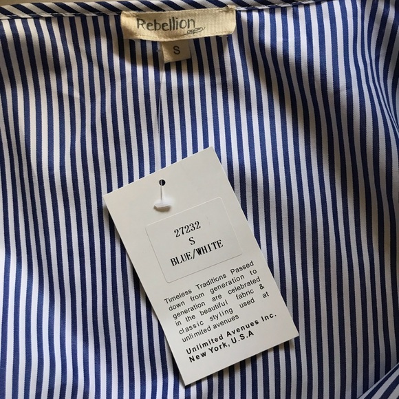 ✨new✨ Blue & White striped wrap blouse - Picture 6 of 6